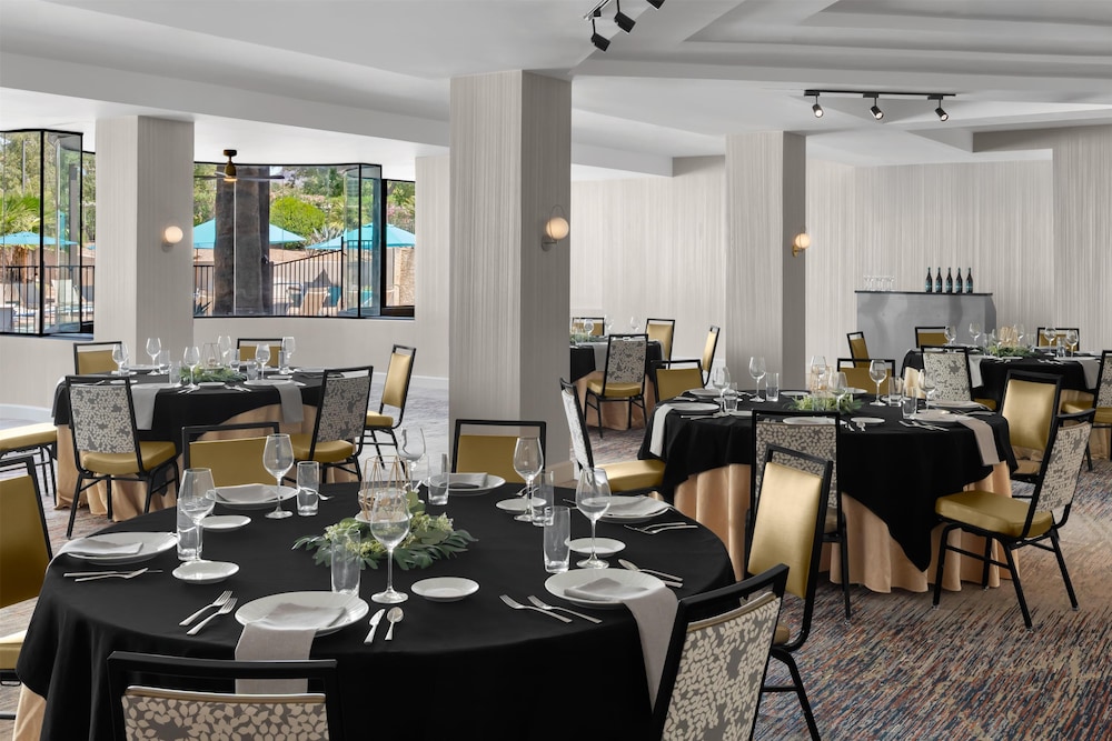 Embassy Suites by Hilton Phoenix Biltmore - photo 51