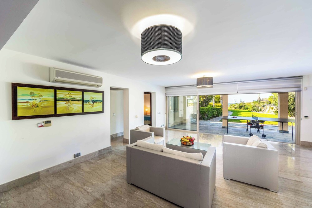 Harmonia Beach Villa