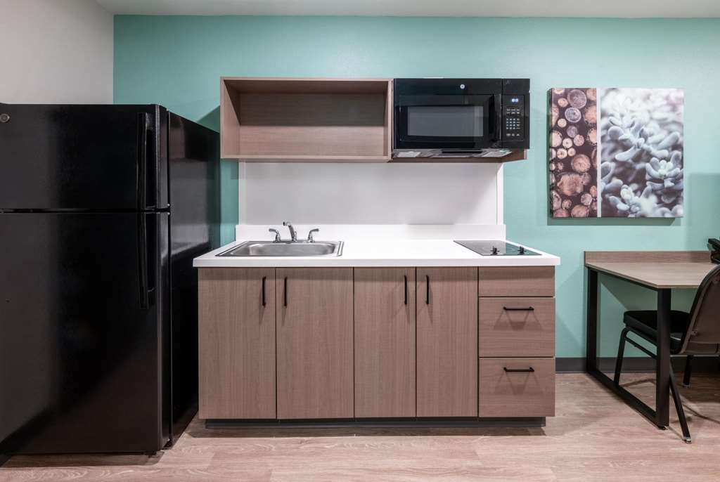ECHO Suites Richmond West Extended Stay by Wyndham - photo 24