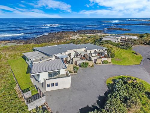 Hearns Beachside Villa 8 — 4-Star Luxury Hotel in Port Fairy, Australia