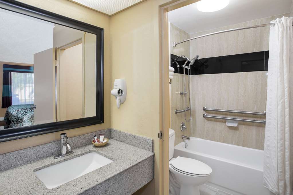 Days Inn by Wyndham Sarasota Bay - photo 13