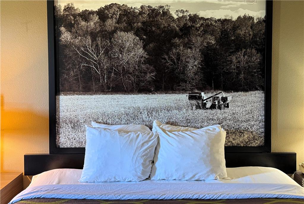 Super 8 by Wyndham Gas City Marion Area - photo 9