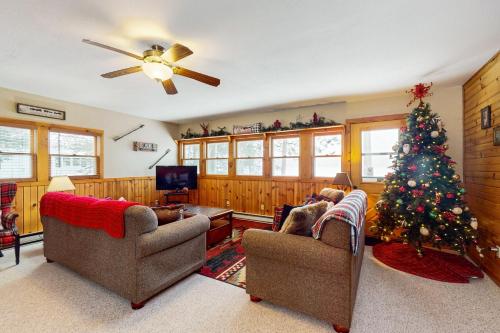 Briar's Hideaway - carbon neutral hotel in Phelps