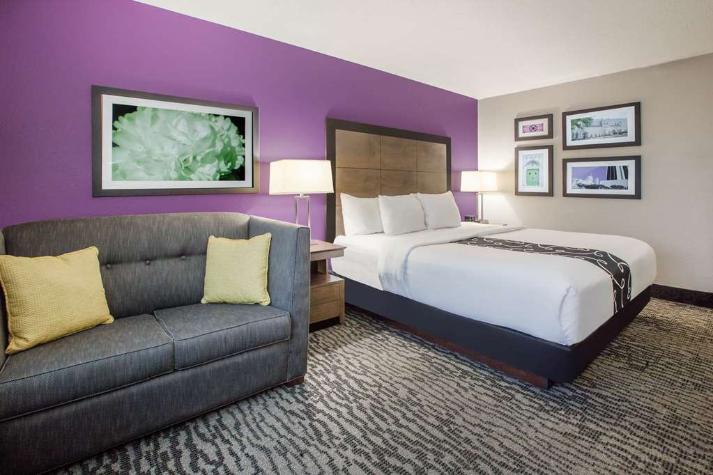 La Quinta Inn & Suites by Wyndham Elkhart - photo 25
