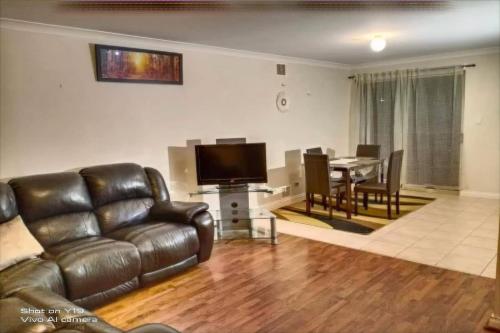 2br Luxury House in Piccadilly — 4-Star Luxury Hotel in Kalgoorlie, Australia
