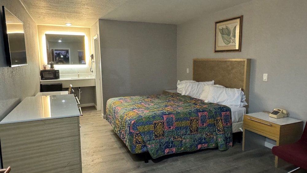 Pacific Express Inn - photo 6