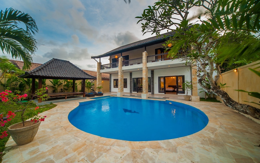 Villa Casa Priya Seminyak — 4-Star Luxury Hotel in Kerobokan, Indonesia