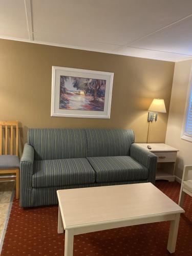 The Admiral Hotel Motel - photo 13