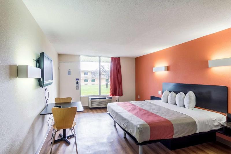 Motel 6 New Brunswick NJ - photo 17