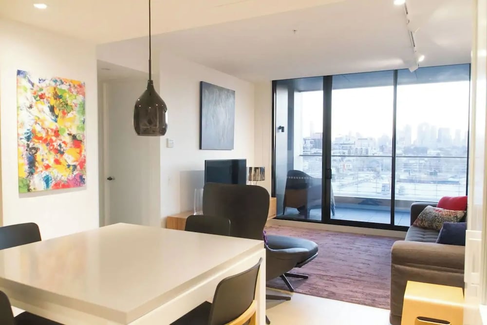 Modern Spacious 2bd 2bath Stunning City Views — 4-Star Luxury Hotel in Richmond, Australia