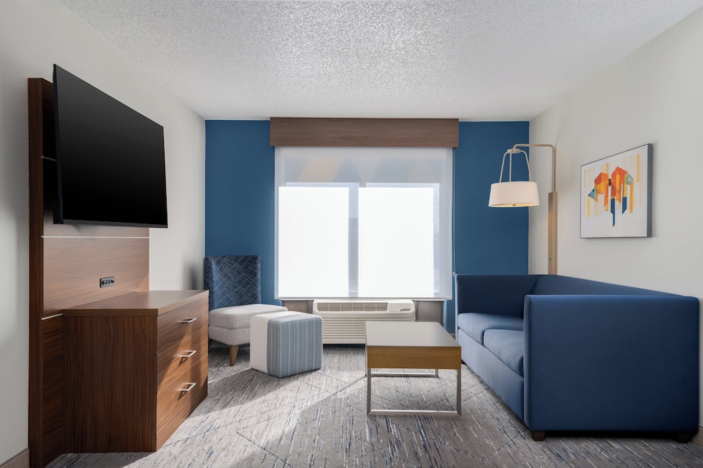 Holiday Inn Express Hotel & Suites Bentonville by IHG - photo 12