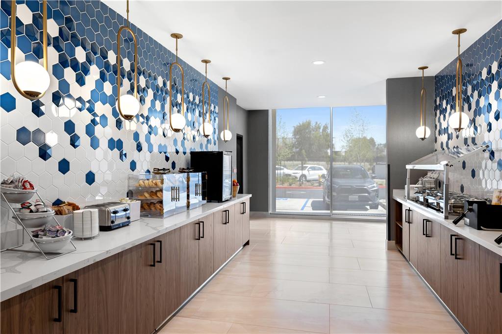 La Quinta Inn & Suites by Wyndham La Habra - photo 27
