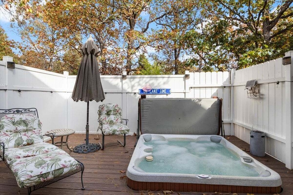 Inn At Harbour Ridge Bed and Breakfast — 4-Star Luxury Hotel in Osage Beach, United States