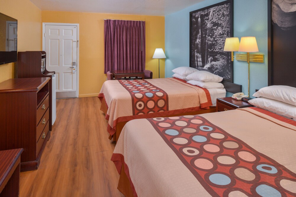 Super 8 by Wyndham Little Rock North Airport - photo 8