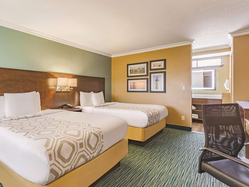 La Quinta Inn & Suites by Wyndham San Francisco Airport West - photo 26