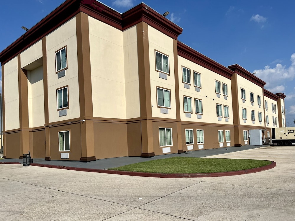 Saffron Inn & Suites - photo 21