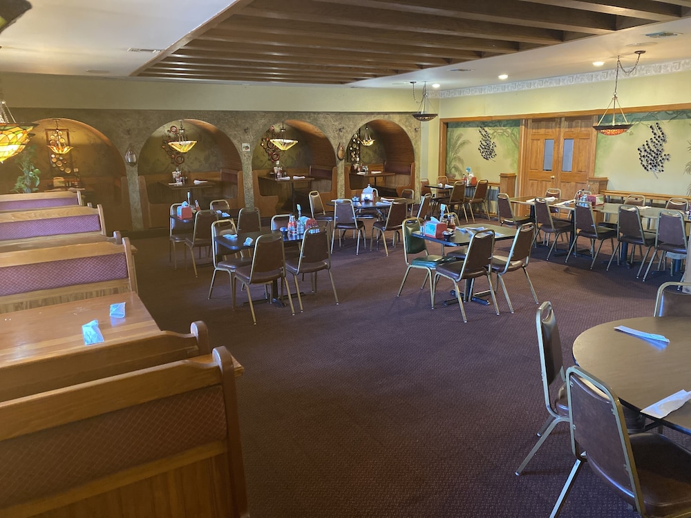 Super 8 by Wyndham Fort Scott - photo 20