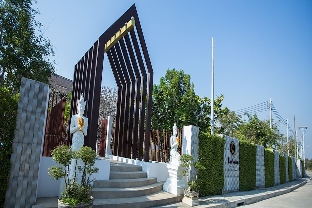 Doltara Boutique Resort in San Kamphaeng, Thailand