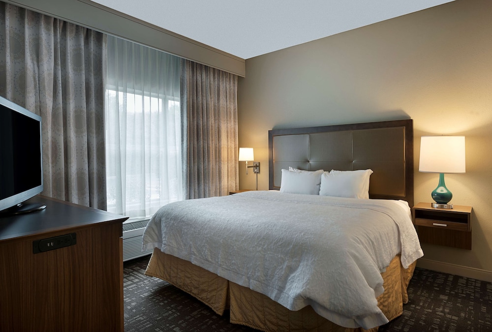 Hampton Inn & Suites Charlotte Pineville - photo 8