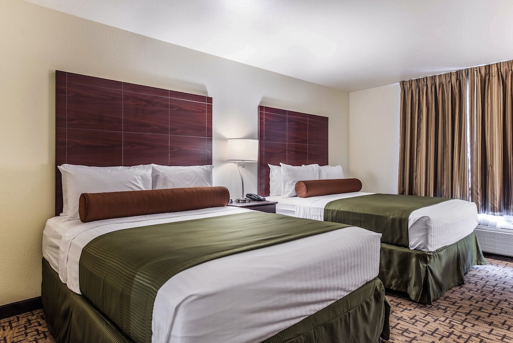 Cobblestone Hotel & Suites Hutchinson - photo 32
