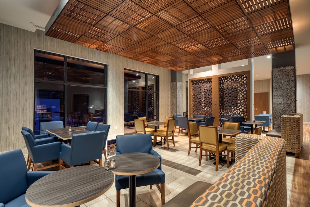 Holiday Inn Express & Suites Charlotte South End by IHG - photo 90