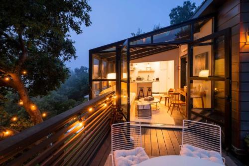 Canyon Crest Cottage and Garden in Topanga Canyon — 4-Star Luxury Hotel in Topanga, United States