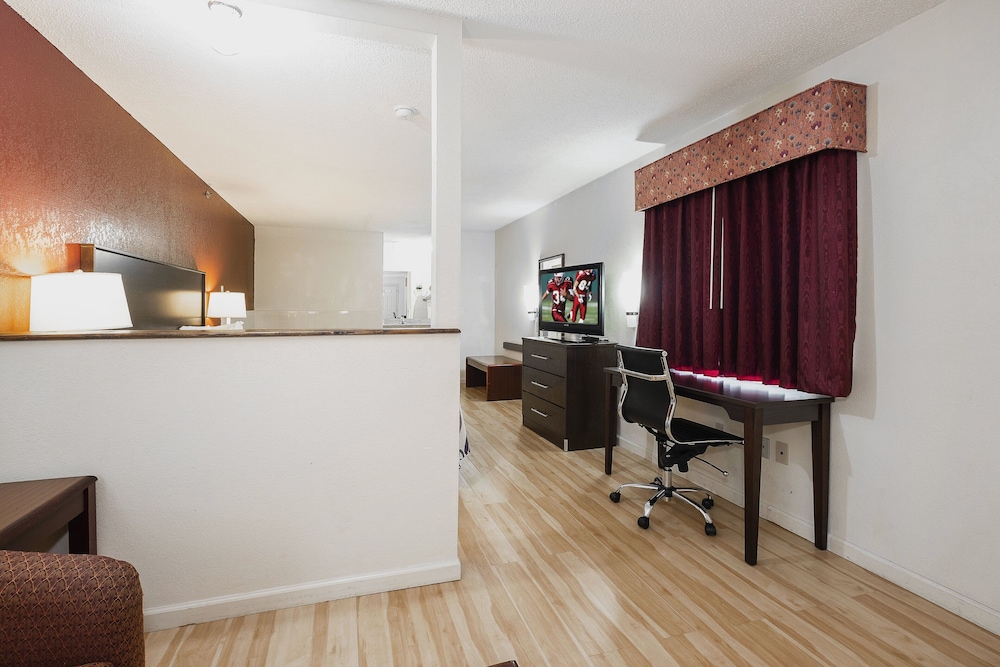 Red Roof Inn & Suites Rome - photo 35