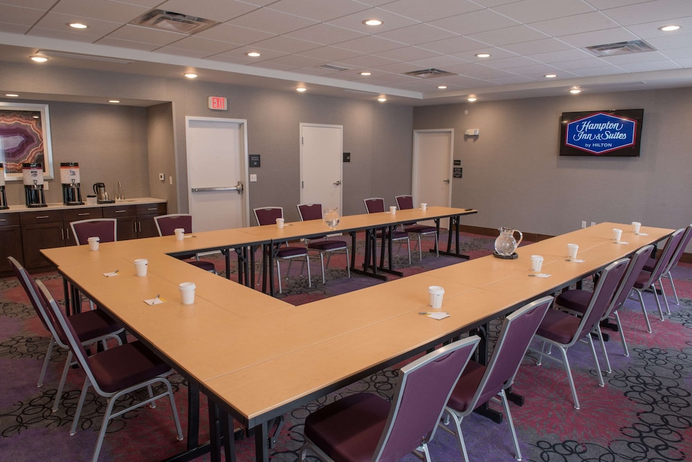 Hampton Inn & Suites Bay City - photo 37