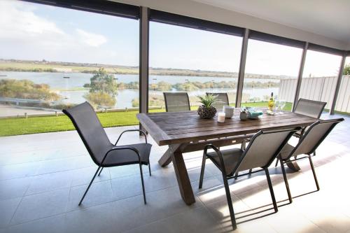 Serenity and sweeping Murray River views — Tailem Bend — photo 2