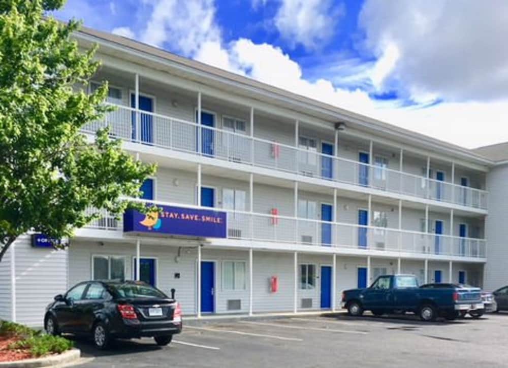InTown Suites Extended Stay North Charleston SC Rivers Ave - photo 26