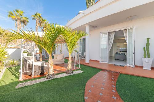 Apartment Andrea — 4-Star Luxury Hotel in Adeje, Spain