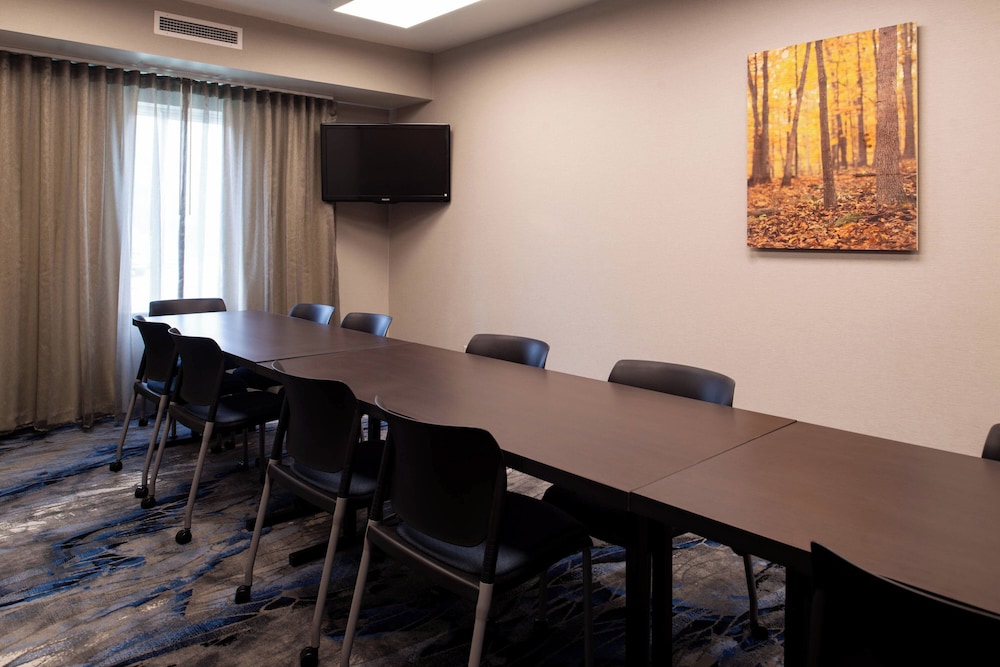 Fairfield Inn & Suites by Marriott Beloit - photo 40
