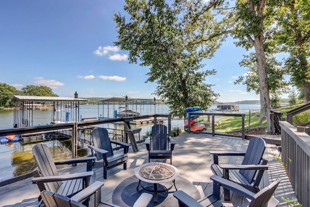 Dock And Kayaks Lakefront Retreat In Sunrise Beach — Osage Beach