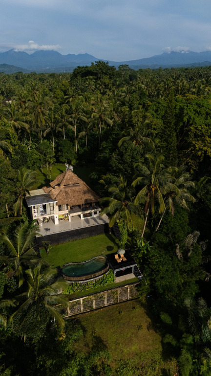 Luxury 2BR Ubud Villa with Infinity Pool and Jungle Views — 4-Star Luxury Hotel in Bali, Indonesia