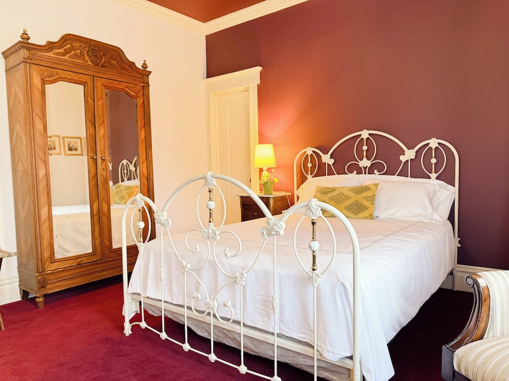 Nob Hill Inn - photo 20