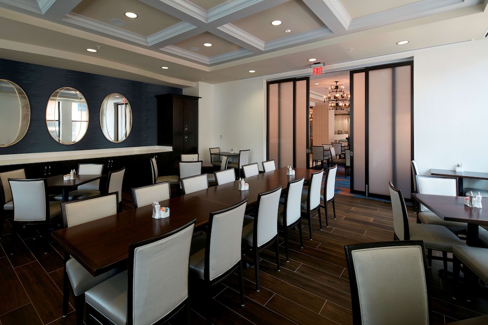 Embassy Suites Louisville Downtown - photo 52