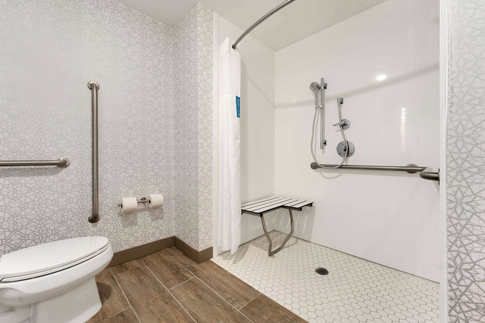 Hampton Inn Milford - photo 33