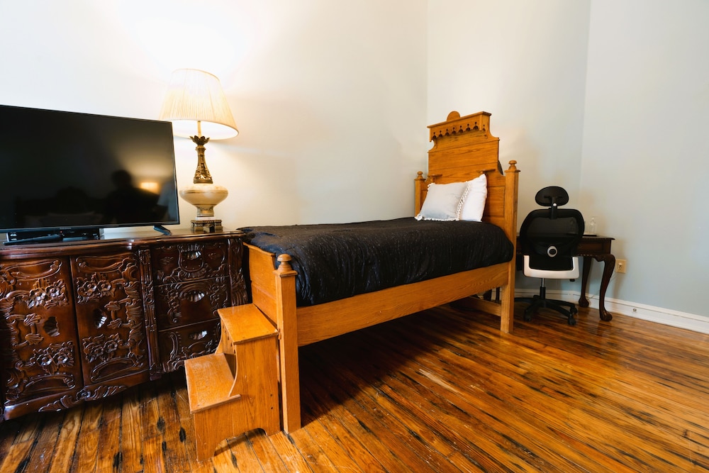 Oaak Tree Hotel - photo 49