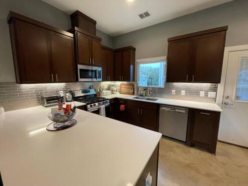 Modern Home In North central Austin - photo 2