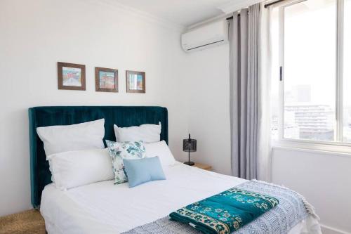Modern trendy and comfortable 2 bedroom apartment in Cape Town