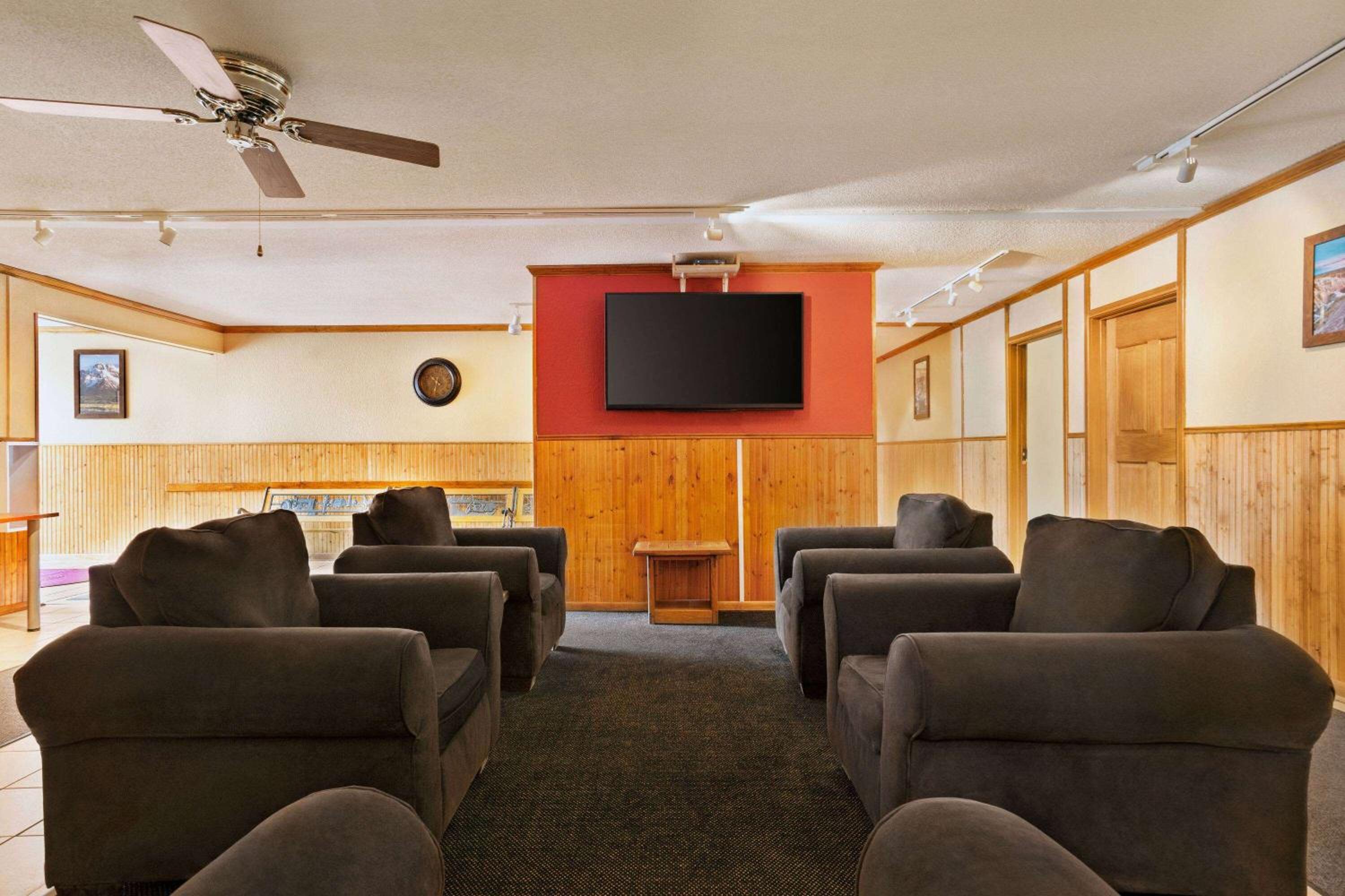 Travelodge by Wyndham Edgemont - photo 39
