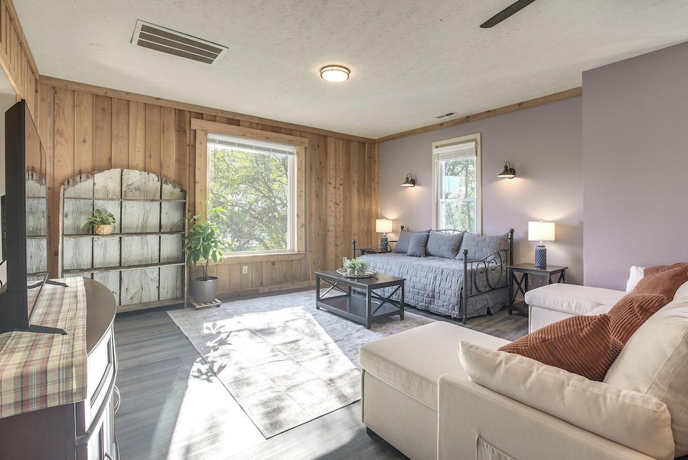 Downtown Condo 23 Mi to Hocking Hills State Park — 4-Star Luxury Hotel in Lancaster, United States