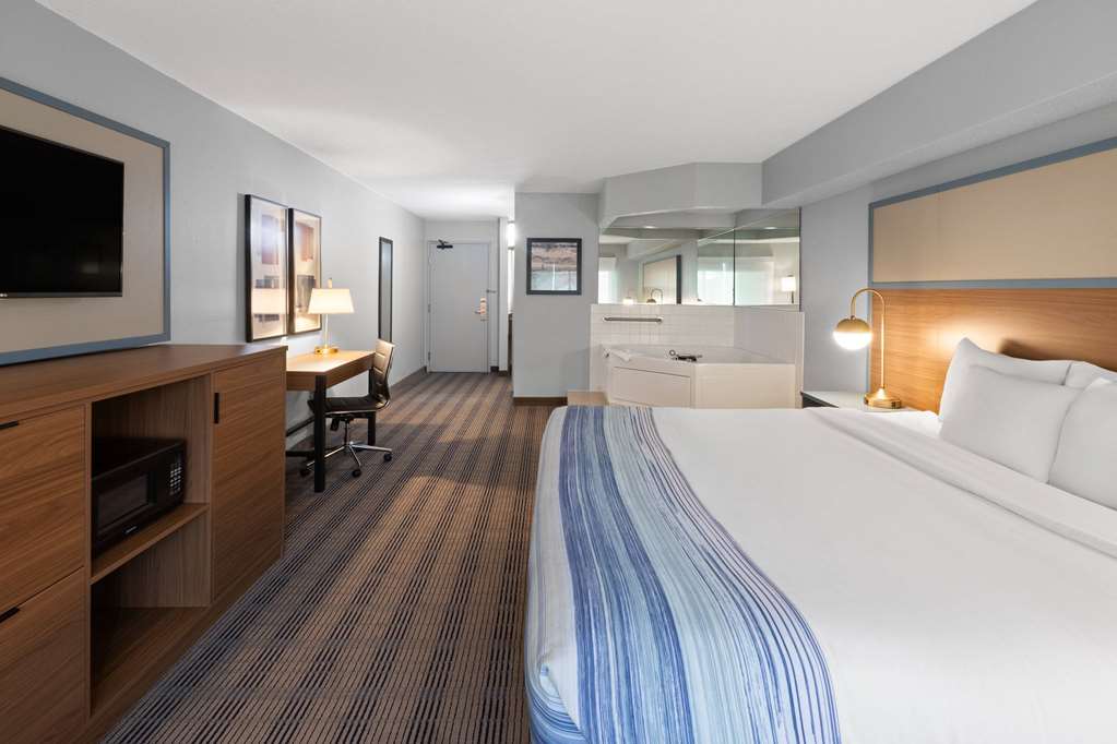 AmericInn by Wyndham North Branch - photo 29
