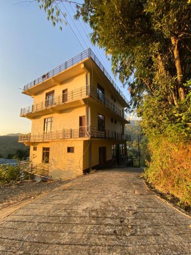 Sarjeevan Guest House — 4-Star Luxury Hotel in Dharamsala, India