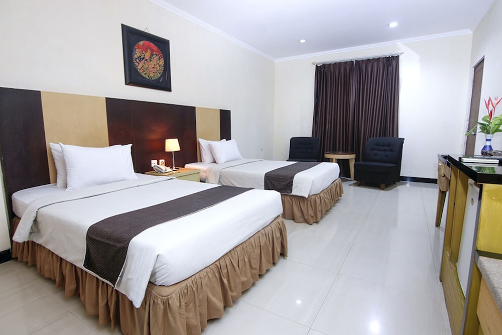 Parkside Mandarin Hotel Pekalongan — Pekalongan — photo 3