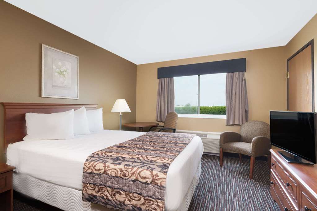 Baymont by Wyndham Columbus Rickenbacker - photo 6