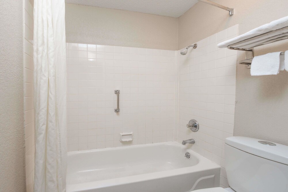 Hotel 7 Inn Paducah - photo 12