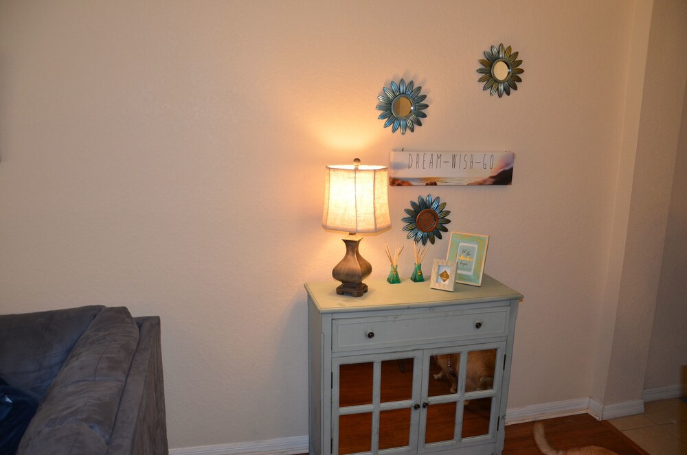 Premium 3 Bed 3 Bath Townhome - photo 5