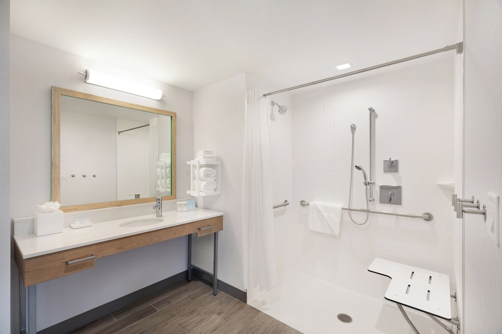 Hampton Inn & Suites Watertown Boston - photo 16