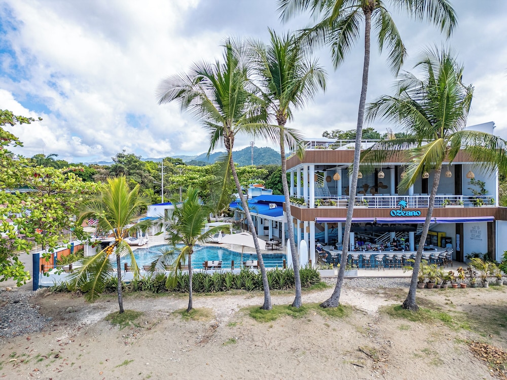 Ozeano Jaco - carbon neutral hotel in Jaco